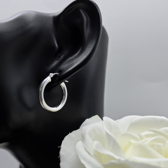 ❤️ Classic Simple Huggie Hoops STERLING SILVER - Picture 3 of 3